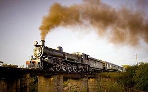 Di Indonesia perkembangan kereta api dimulai dari jalur kereta api sejak zaman Belanda. perkembangannya hingga saat ini lokomotif sudah bermacam-macam mulai dari kereta api uap sampai kereta listrik cara kerja kereta api, cara kerja krl kereta listrik,kereta diesel pada prinsipnya hampir sama yaitu ada motor penggerak yang menjalankan roda kereta api. berikut perbedan kereta api uap dengan KRL... #keretaapiindonesia #KRLKeretaListrik #KAI #keretaapiuap #krl #krlmania #krlovers🦋 #krlindonesia #i