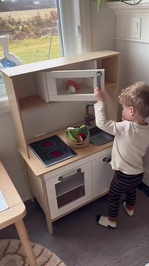 Im obsessed 😆 #ikeaplaykitchen #playkitchen #vlogmas #momlife #ontariomama #montessori | raynedunphy