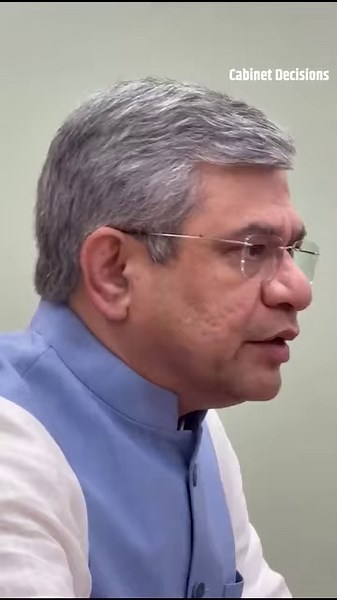 MeitY notifies Electronics Components Manufacturing Scheme 🔹Strengthening India’s position as a global hub for electronics manufacturing. 🔹Draft Guidelines Released for Stakeholder Feedback. 🔗 https://pib.gov.in/PressReleasePage.aspx?PRID=2120240 #DigitalIndia Ashwini VaishnawMinistry of Electronics & Information Technology, Government of India | Digital India