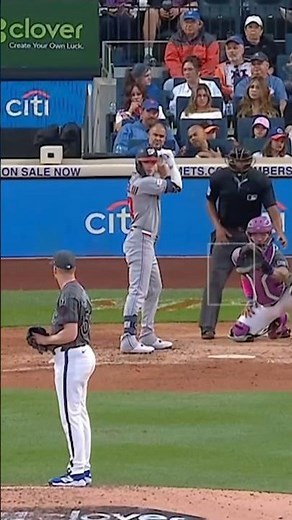 Francisco Lindor with the spin-o-rama! 😮‍💨