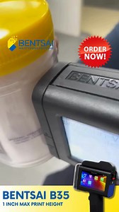 Prints on wood, plastic, glass, and more. 📢 Anywhere, anytime! 😉 Imagine having the perfect solution for labeling your boxes, bottles, packages, and more. Say goodbye to smudges, blurry prints, and fading labels. Sounds amazing, right? With Bentsai Printers, you’ll enjoy clear, bold prints that stick to almost surfaces. Wood, plastic, glass, you name it! Just glide a handheld printer across the surface, and that's it! It’s so simple, you’ll wonder how you managed without it. ✨ Bentsai Printers