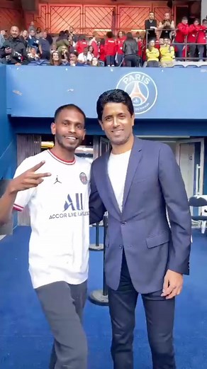 Life of a showman ✨❤️💙 / @psg Ici c’est Paris ! #Loganfreestyle #Psg | Logan Freestyle