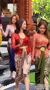 Kebaya Indonesia National Outfit For Indonesian Women #kebayaindonesia #kainkebaya #kebayanusantara #budayanuswantara #nusantara #Tepus_Somorejo #Desa_Somorejo | Tepus Somorejo