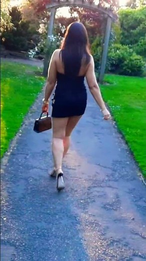 Mini dress and heels walk @MatureStilettoDiva