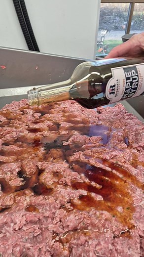 We made Maple Breakfast and Maple Garlic Sausages — homemade with our own recipe👌, using only spices and no additives. We use high-quality, locally produced maple syrup from Rosehill Ranch in White Lake. So tasty and pure!😋 👋Come get them in-store — we’re open today until 6 PM, or visit by appointment. Thank you for supporting your local farmers! 🍁🥩 | DUTCH FARM MEATS