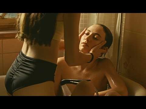 CHICO vive su primer AMOR con su mejor AMIGA mayor | Falcon Lake (2022)