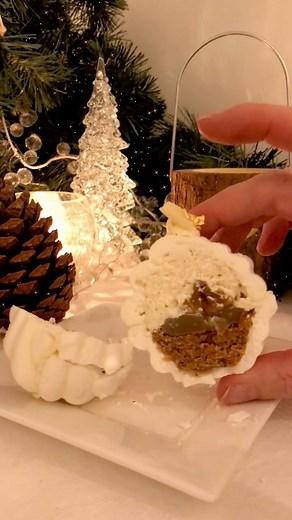 French Meringue snowballs - INSIDE (continued)! This delicate hollow...