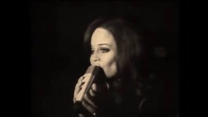 A rare 1972 recording of the Finnish singer Carola Standertskjöld (1941-1997) performing the highly popular Yiddish lullaby "Rozhinkes mit Mandlen" (Raisins and Almonds). On the immensely popular song and its "theatrical" and "operatic" incarnations see: http://tinyurl.com/yxat24kg. On the talented Finnish jazz and pop singer Carola, see: http://tinyurl.com/y3hwg9u6. Among numerous other performances of this song are those by Richard Tucker (http://tinyurl.com/yyqatzsy), Martha Schlamme (http://