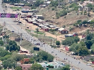 Lebombo border post | Long queues at Mozambique crossing