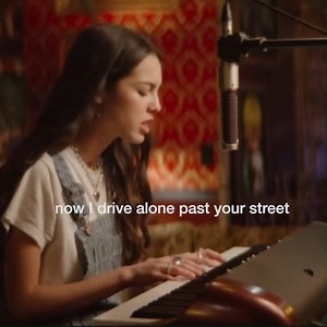 8.6K views · 437 reactions | 'drivers license' stripped down and in an intimate set-up makes me go ⭐️梁✨蠟  https://youtu.be/9YFAEcmegL4 | UMG Philippines | Facebook