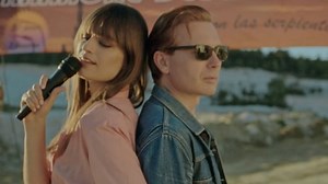 Clip "Summer Wine" : Clara Luciani et Alex Kapranos en pleine séduction