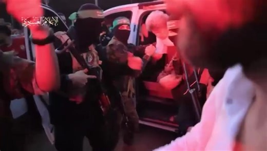 ጀግናዋ እስራኤላዊት አያት! አዲና ሞሼ ይባላሉ፡፡ የሰባ ሁለት አመት አዛውንት ናቸው፡፡ ታግተው ከነበሩበት...