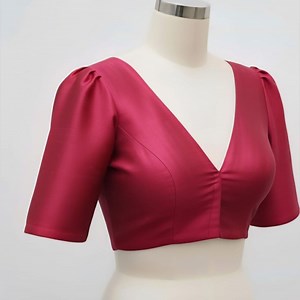 105K views · 511 reactions | padded blouse cutting karna shikhe aasan tarike se front princess cut #blousecutting #blousedesign #facebookviral #blousepattern #blousestitching #blouses #facebookpost #blouseideas @topfans gufran fashion design | gufran fashion design | Facebook