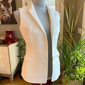 ♥️ Banana Republic. White Tailored Vest, lined & Pristine ♥️ Size 0 ♥️ STUNNING!