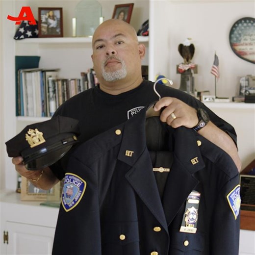 Will Jimeno, policía jubilado de la Autoridad de Puertos que se quedó atrapado en los escombros del 9/11, ahora comparte su historia para inspirar a otros. Conoce más http://spr.ly/6187WYYSZ | AARP Latino