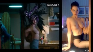 Alison Brie - супер-обнажение, супер-вырез