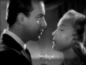 Angélica fue un éxito desde su estreno en 1952 en gran medida por la química en pantalla indiscutible entre Carlos Navarro e Irasema Dilián. La trama es sencilla y típica de su género: Una chica italiana -Angélica (Irasema Dilián)- emigra a México, donde se ve involucrada en un crimen y forzada a trabajar en el cabaret de Armando (Ramón Gay). Angélica se enamora de un piloto, Arturo Silva (Carlos Navarro) quien está temporalmente ciego a causa de un accidente. El piloto le corresponde, pero no s
