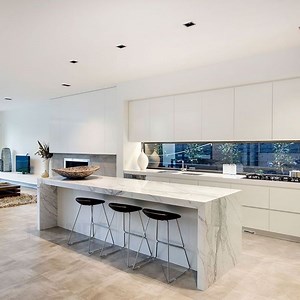 [Hot Item] Chinese Factory Direct Sales Handless Modern Organizer Shaker Style Floor to Ceiling White Kitchen Cabinet