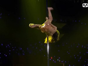 and when did solar become the first idol in k-pop history to pole dance at mama #solar #poledence #fypシ #solaredit #fyp