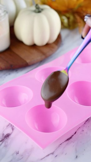 Hot cocoa bombs with our Spell Bound sprinkle mix are the perfect Halloween treat! #halloween #hocuspocus #sanderson #hotcocoabombs #sprinkles | Sprinkle Pop