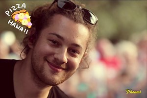 1.5K views · 84 reactions | Au sens figuré, un grand homme, au sens propre, un être… condensé. Un condensé de talent, d’efficacité, de compétences, de fraternité, de sens du devoir, d’humanité, de gentillesse… bon là il est vrai, on s’égare. Sans lui nous serions… sans lui et ce serait mal. Cœur cœur Amaury et bon anniversaire ton cul ! Pic by Tchoumi | Mister Cover | Facebook