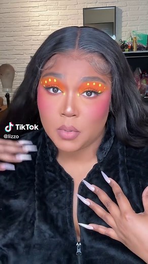 Realistic Lizzo Deepfake Transformation