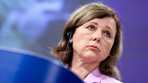 Bedobta a törülközőt Vera Jourová, a jogállamisági eljárás zászlóvivője