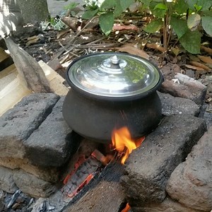 1.8K views · 32 reactions | Clay pot chicken Curry  | Hasini Kitchen | Facebook