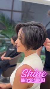 2.1M views · 6.9K reactions | Frumusete ideala in bob scurt, cu volum si nuante naturale. Coafare usoara si versatilitate pentru orice varsta. #tunsorilamoda #tunsoribob #shortbob #parscurt #bobhaircut #texturedhair #coafuri #haircolor #haircut #hairstyle #hairgoals #hairtransformation #beauty #frumusete #hairinspo | Tunsori la moda | Facebook
