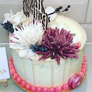 A beautiful rustic flower and macaron cake ❤️vanilla Genoese with velvety vanilla buttercream. #cake #birthday #cakes #cakes #genoese #vanilla #fruit #artificial #weddingday #macarons #buttercream #macaroons #roses #artificial #roses #cupcakes #chocolate #chocolatedrip #macarons #glutenfreefollowme #lavender #fairytale #glutenfree #rustic #vintage #betsyspantry #bolton | Betsy's Pantry, Cupcakes & Prop Hire.