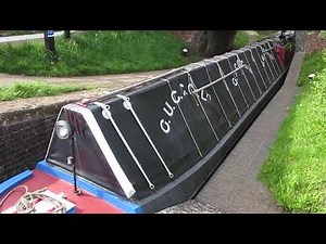 Hadar entering the lock at Cropredy.