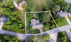 Holiday Island home ON the island that you don’t want to miss! 🤩 Contact Listing Agent Shelly Haynes for more information! 🏡10 Horseshoe Dr Holiday Island, AR 72631 👏$275,000 📲(855) 755-SOLD https://www.limbirdteam.com/property-search/detail/122/1251770/10-horseshoe-dr-holiday-island-ar-72631/ | Limbird Real Estate Group, Ranked No.1 in NWA