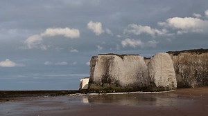 Grey Cloudy Sky Botany Bay Broadstairs Stock Footage Video (100% Royalty-free) 1108897009 | Shutterstock