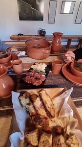 🇵🇹 Visita as Aldeias do Xisto da Serra da Lousã no passeio de jipe da Trans Serrano! Prometemos um dia inesquecível: ❤️ Passeio de Jipe na Serra da Lousã ❤️ Incluí visitas guiadas às aldeias do xisto como Talasnal, Candal e Cerdeira, Castelo de Arouce (Castelo de Xisto) e outros, melhores miradouros, ponto mais alto e outros locais de interesse... ⏰️ Passeio de 3h ➡️ 160€/Jipe de 8 lugares 🚙 ⏰️ Passeio de 6h ➡️ 190€/Jipe de 8 lugares 🚙 🍲 Opção de almoço tradicional (chanfana) e/ou lanche. ℹ