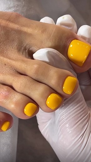 A Spicy mustard Yellow Nail Polish 💛💛💛 | Essential Beauty