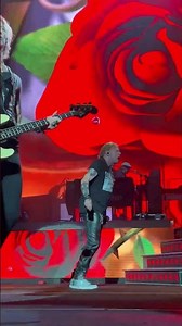 Gyns n 'roses 🥰❤️ #slash #gunsnroses #gunsnrosesfan #rock #shortmusic #rock #rocklive #performance