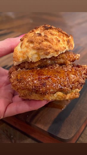 16 reactions | Hot Honey Chicken Biscuits What better way to top that buttermilkbiscuit than honey? How about adding some fried chicken tenders?! The combo is so delicious! The star ingredient in these buttermilkbiscuits is @greenvalleycreamery lactose free whole kefir milk. It takes these biscuits to a whole new level of deliciousness! #friedchickenlover #friedchicken #biscuits #hothoney #buttermilkbiscuits | The Salty Cooker | Facebook