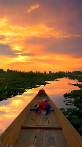 Khamoshiyan aawaaz hain Tum sun’ne to aao kabhi... 🍃 #sunrise #sunset #kashmir #peace | Surbhi Kaushik