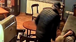 Uhapšen pripadnik Žandarmerije: Pretukao i pištoljem pretio bivšoj partnerki, sve snimile kamere u kafiću u Šapcu