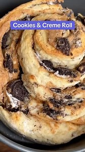 Drop a 💜emoji and we’ll dm you the recipe. #cinnamonrolls #cinnamonroll #cinnabon #cookiesandcream #glutenfreedesserts | Goodie Girl