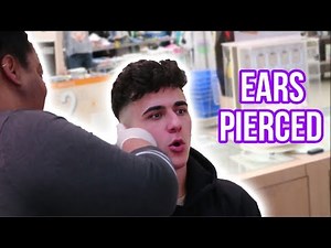 FIRST TIME GETTING EARS PIERCED!!