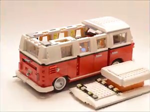 How quickly do you think you could put this LEGO VW Camper Van together? If you’re a LEGO fanatic, check out our exciting LEGO auction: http://bit.ly/2kXbODJ | Catawiki