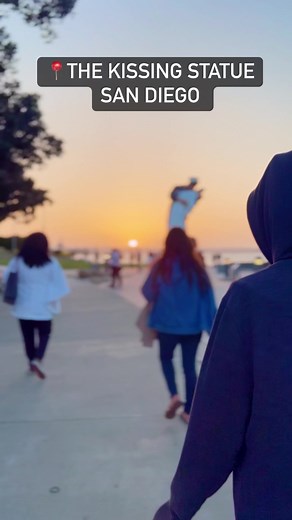 📍The Kissing Statue San Diego California 🇺🇸 with TotZquad #reelsfacebookpage #myreelsvideo #myownreels #reelsvideo #reelsfb #reelsusa #reelsfacebook #totzquad #lalaitotz #thekissingstatue #sandiegocalifornia | LalaiPeters