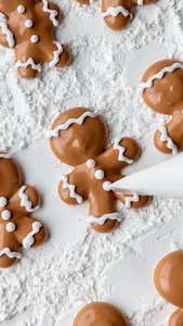 296K views · 30K reactions | ✨Day 15✨ of my Cookies Worthy of Your Christmas Cookie Box Series & today we’re making gingerbread marshmallows! They’re perfectly soft & chewy and are amazing on their own or in a cup of hot cocoa!! The recipe is linked in the comments below or you can google chelsweets gingerbread marshmallows 癩 | Chelsweets | Facebook