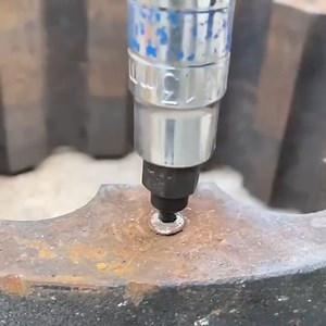 This extractor set is an ideal tool for removing broken screws, bolts, studs, fittings, threaded pipes, and pins. | Raysdex