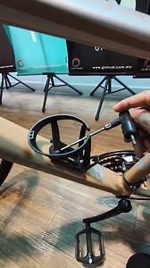 TOPEAK NINJA MASTER CAGE X1 A stylish water bottle cage allows you to add tools, CO2 inflator kit or inner tube holder with interchangeable Cage Mount and is compatible with all Ninja Cage accessories for basic repair and maintenance. Integrated tire levers are handy for tire removal and repair. Retail price : RM 45.00 #ginhuatcycle #topeakmalaysia #topeakbrand #bottlecage #cyclist #malaysia | GIN HUAT CYCLE