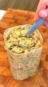 Zo maak je een verfrissende komkommersalade voor de zomer