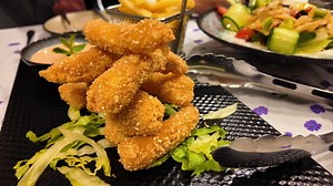 This Makkah Restaurant Has Every Cuisine You Can Imagine 🇵🇰🇨🇳🇹🇷🇮🇳🦐 | Zubair Riaz