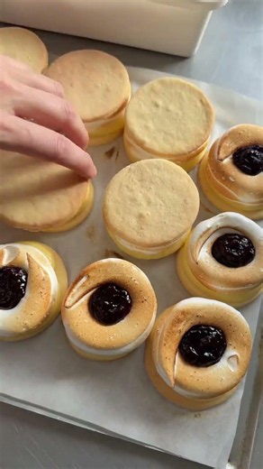 Alfajor despelote edición número 4 Receta para las tapitas es GIGANTE mide 7 cm el cortante