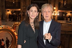 Nancy Shevell, soția lui Paul McCartney, senzația plajei în pandemie la 61 de ani | PRO TV